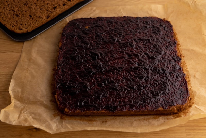 Adding jam to gingerbread cake