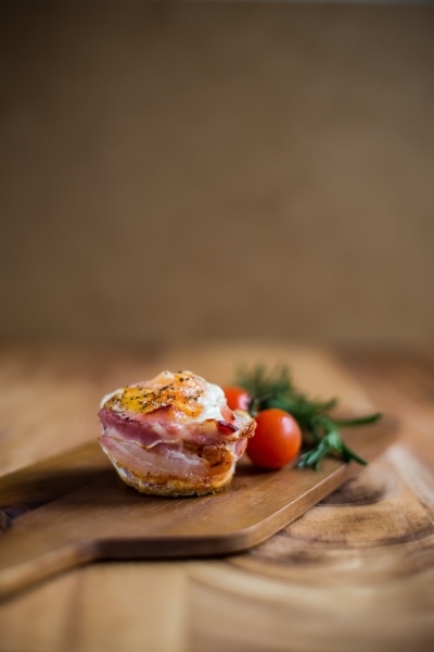 Bacon and egg breakfast muffin
