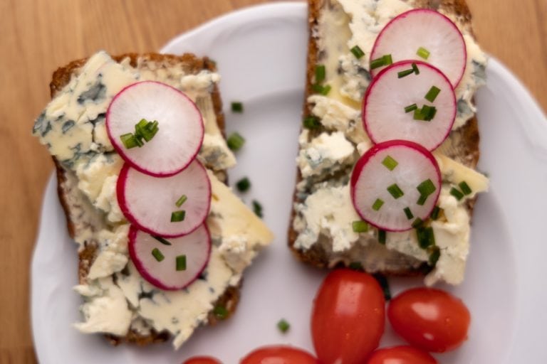 Can You Freeze Blue Cheese? (Before & After Pics)