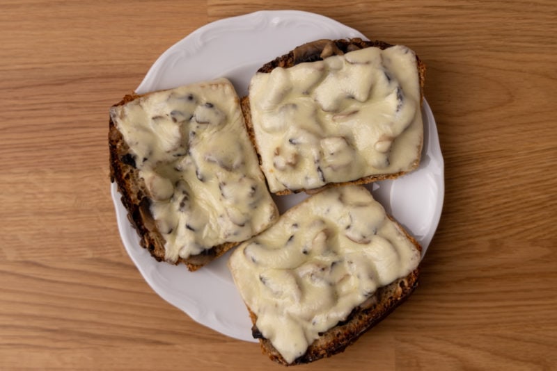 Bread with cooked mushrooms and melted-cheese