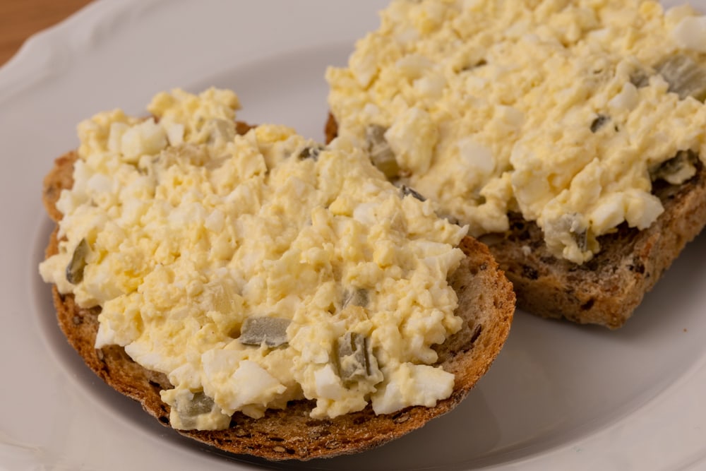 How long is egg salad good in refrigerator 1 Bread with egg salad