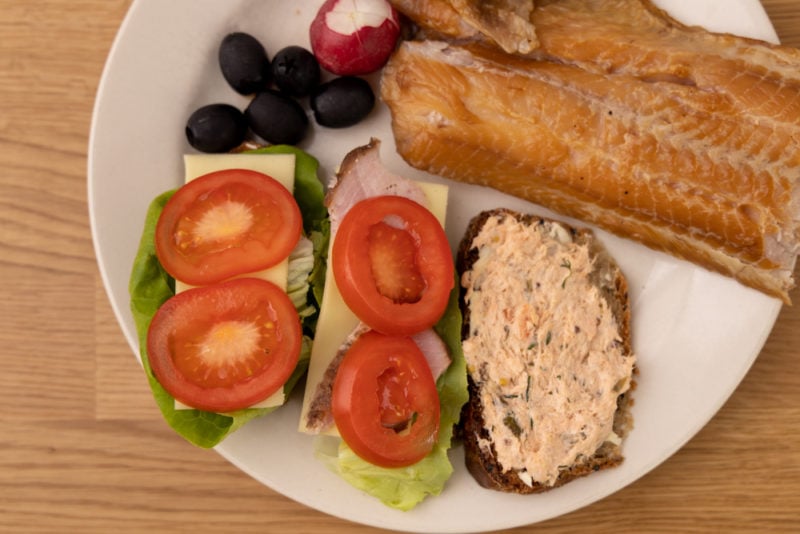 Bread with lettuce, cheese and tomato slices