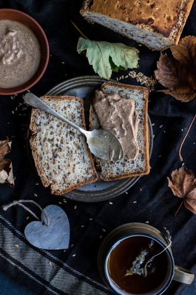 Bread with peanut butter