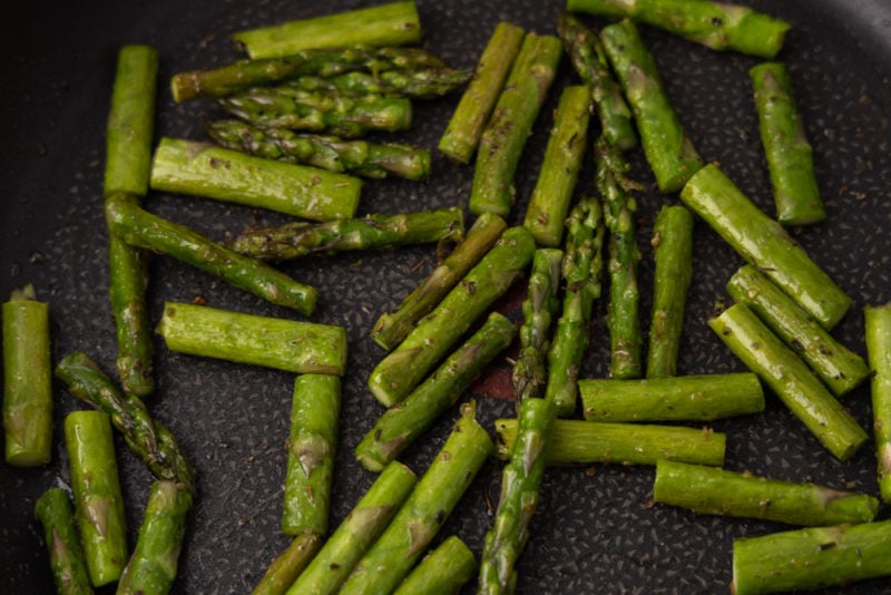 Cooking asparagus on the stove