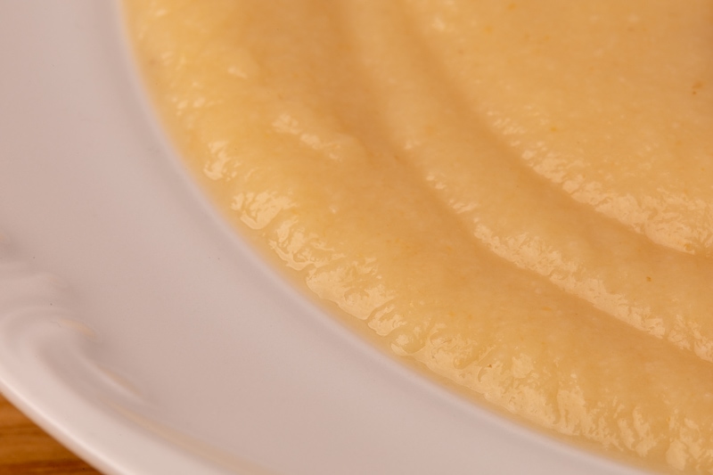 Soupe crémeuse au chou-fleur en gros plan
