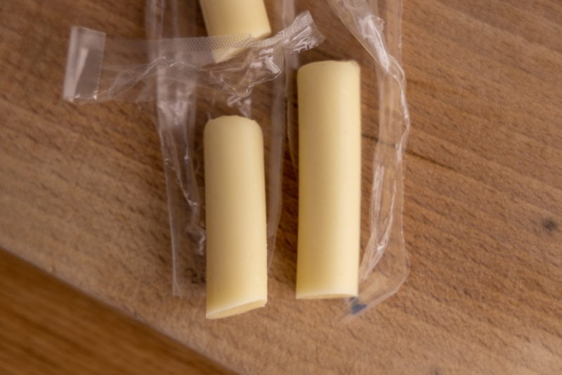 Cut string cheese: frozen and thawed on the right