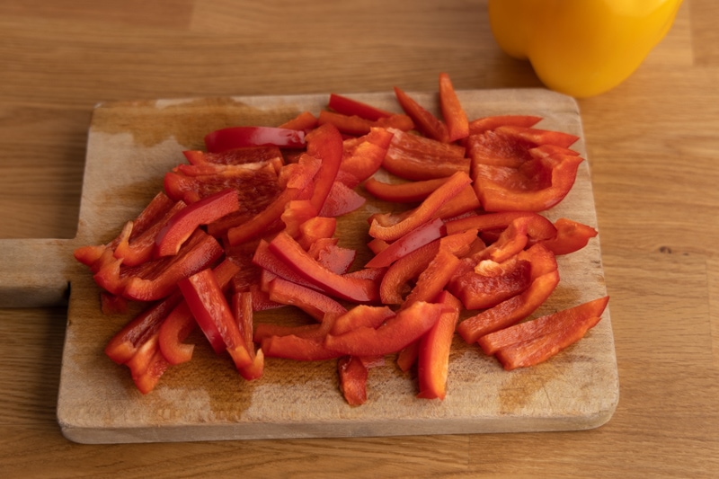 Cutting bell peppers before freezing