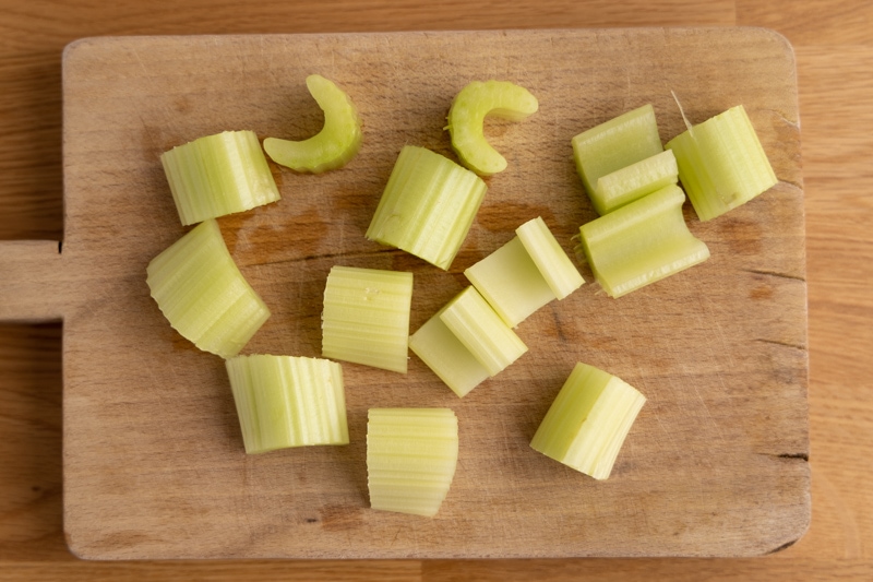 Cutting celery for freezing