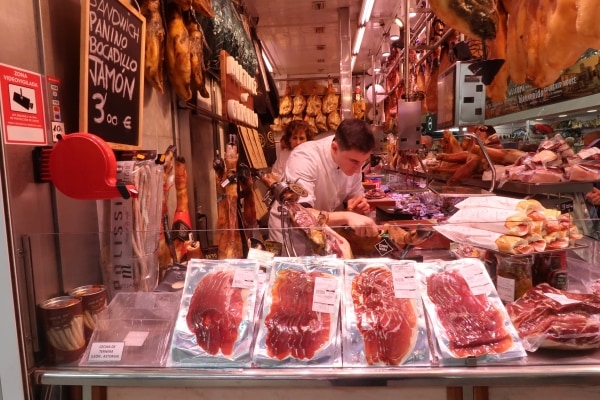 Vacuum-sealed deli meat on display