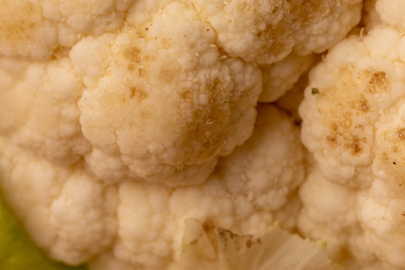 Discolored cauliflower tops