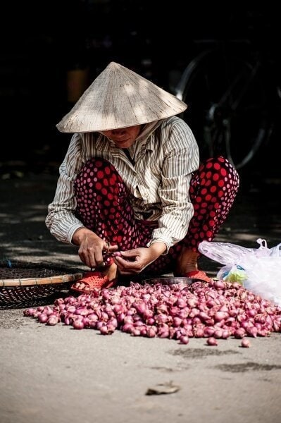 Farmer slicing shallots