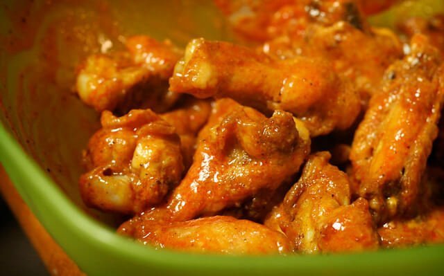 Garlic wing sauce thickened with cornstarch