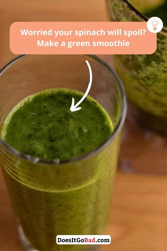 Green smoothie with spinach 