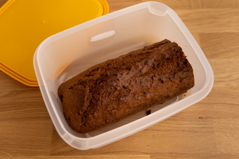 How to store banana bread: an airtight container