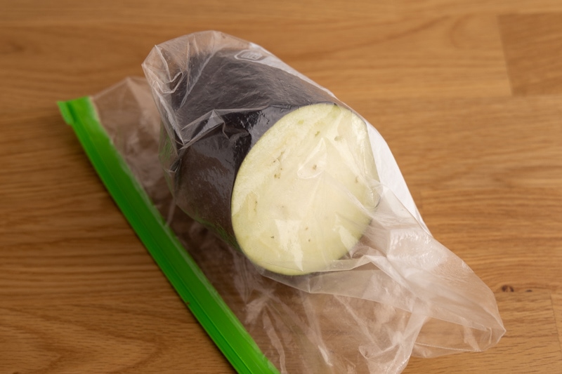 How to store cut eggplant: in a freezer bag
