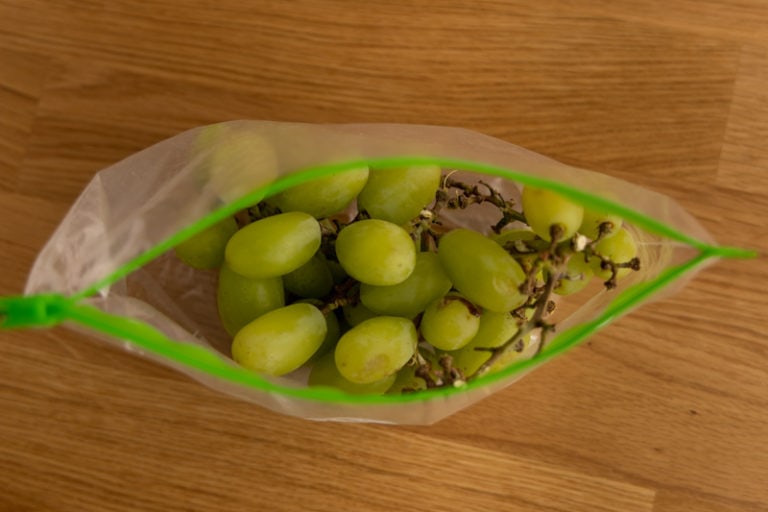 How to store grapes: half-open bag
