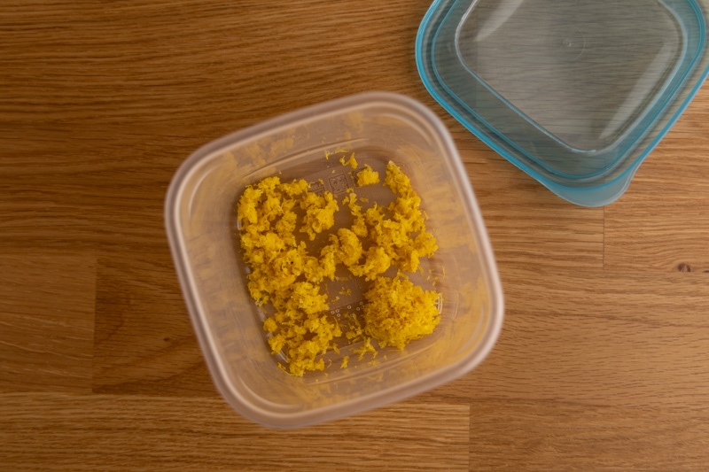 How to store lemon zest: a resealable container