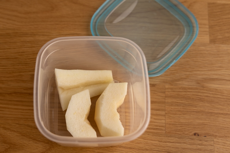 How to store pears: airtight container