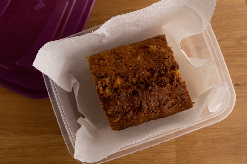 How to store zucchini bread: airtight container