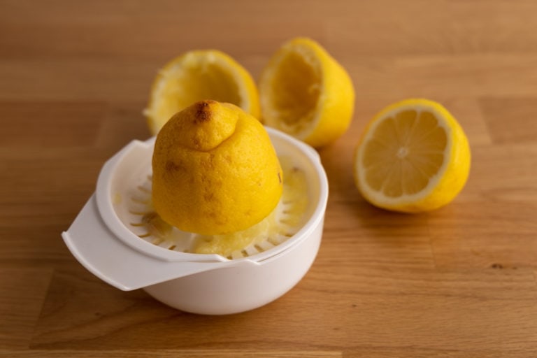 Juicing lemons