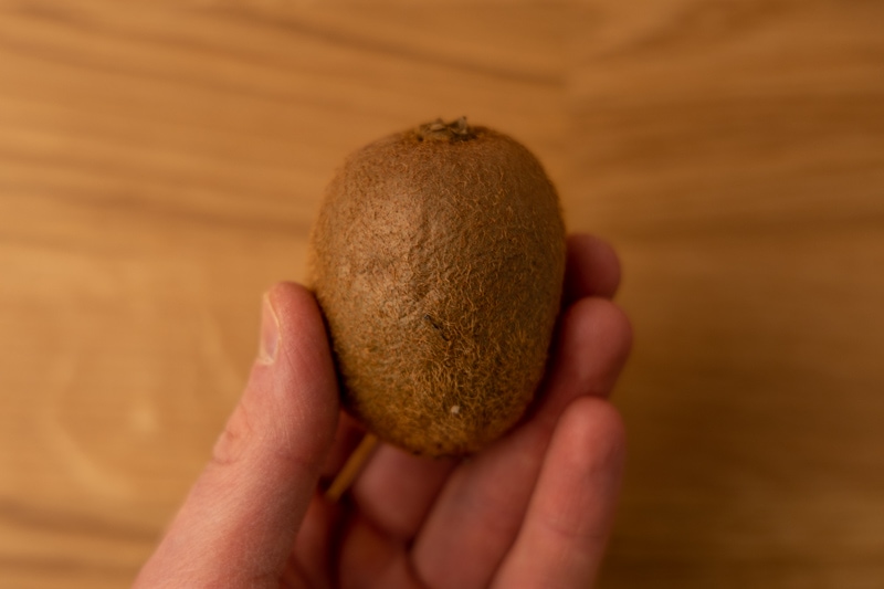 Kiwi na mão