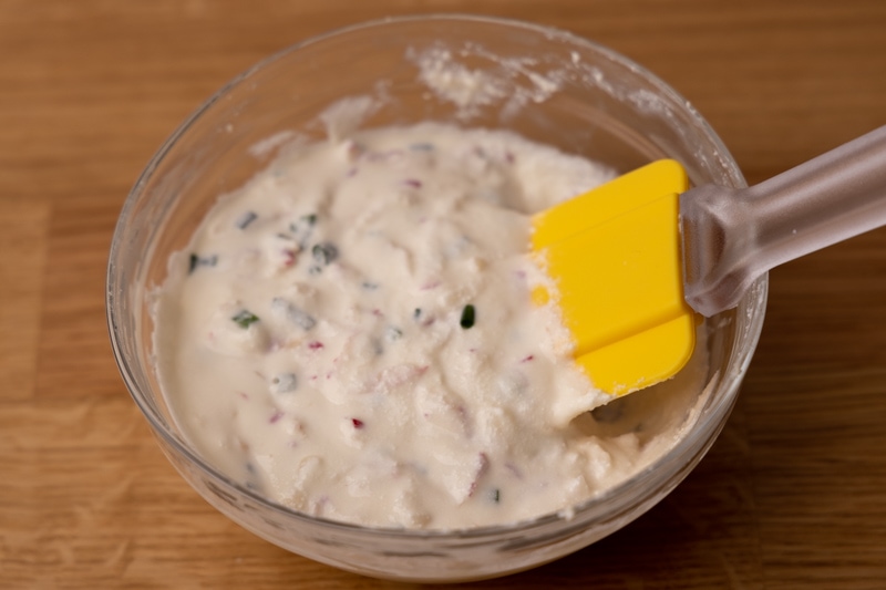 Making cream cheese with radishes