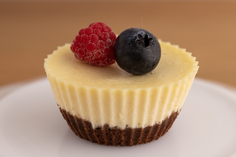 Mini cheesecake topped with fruit