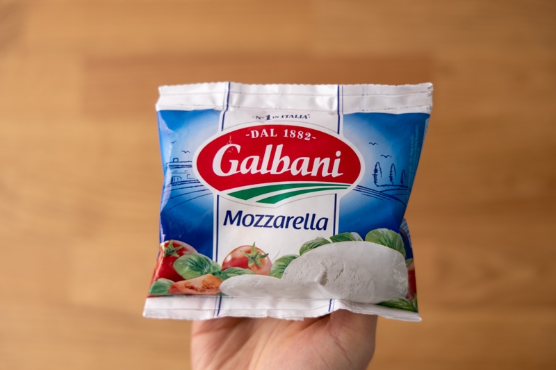 Mozzarella in hand