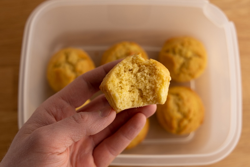 Muffins with mango puree