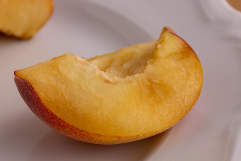 Peach minor flesh discoloration