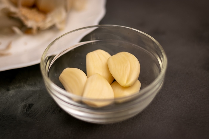 Peeled garlic cloves