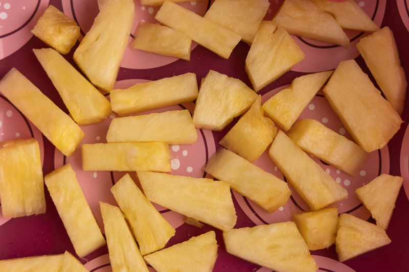 Pineapple chunks before pre-freezing