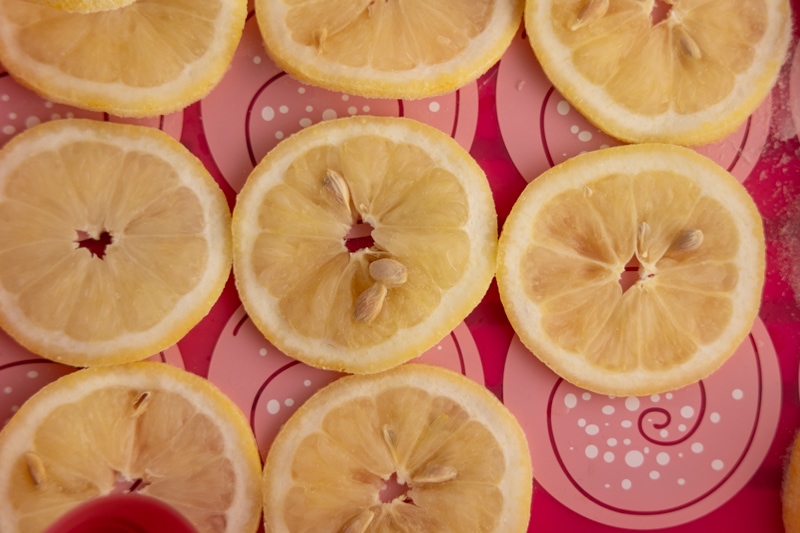 Pre-frozen lemon slices