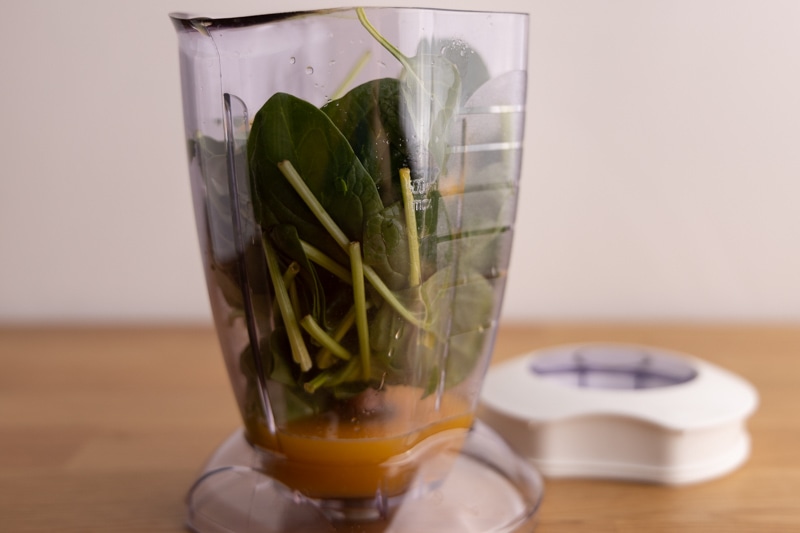 Prepping spinach smoothie
