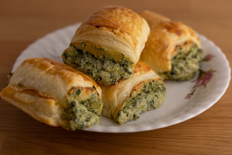 Puff pastry with spinach ricotta mix