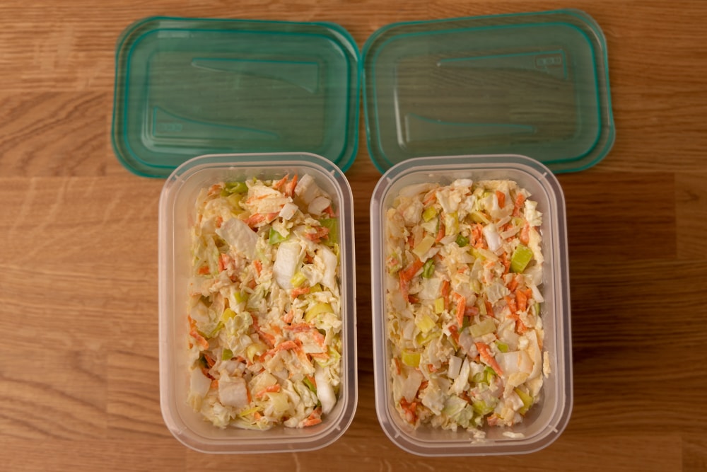 Salad with leeks in containers