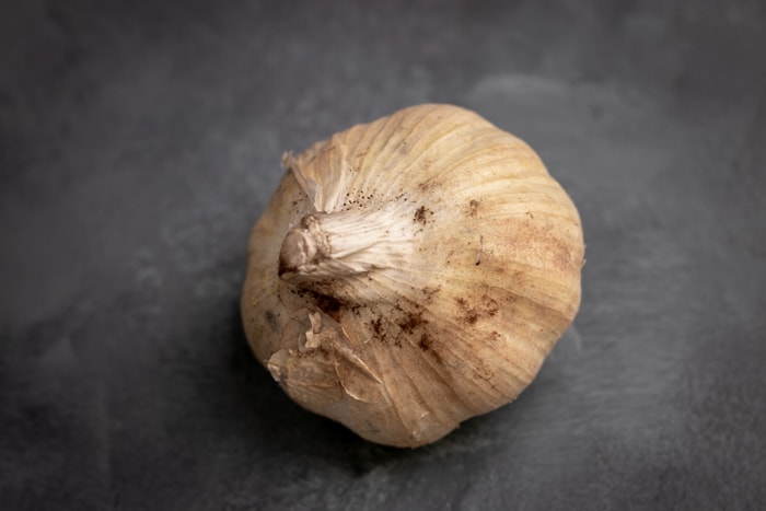 How to Tell if Garlic Is Bad? [3 Signs of Spoilage]