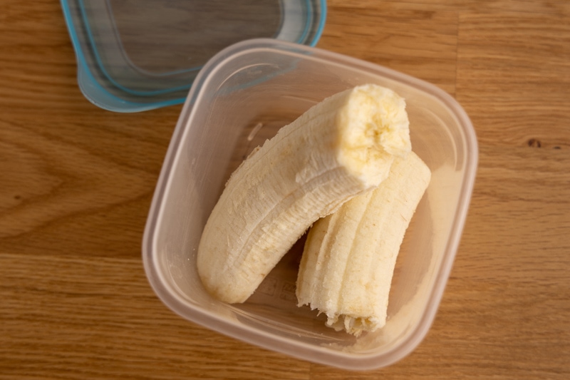 Storing peeled banana leftovers