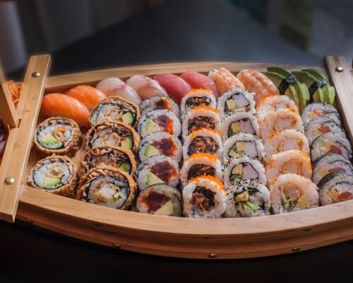 Many sushi varieties to choose from