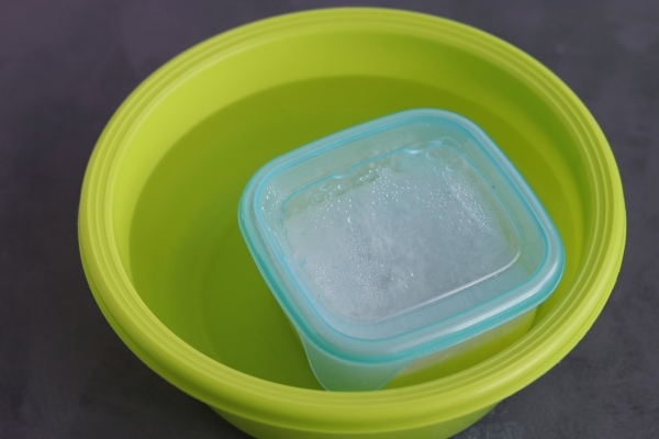 Thawing coconut milk in cold water