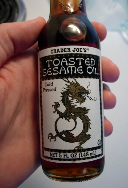 Huile de sésame grillée de Trader Joe's's Toasted Sesame Oil