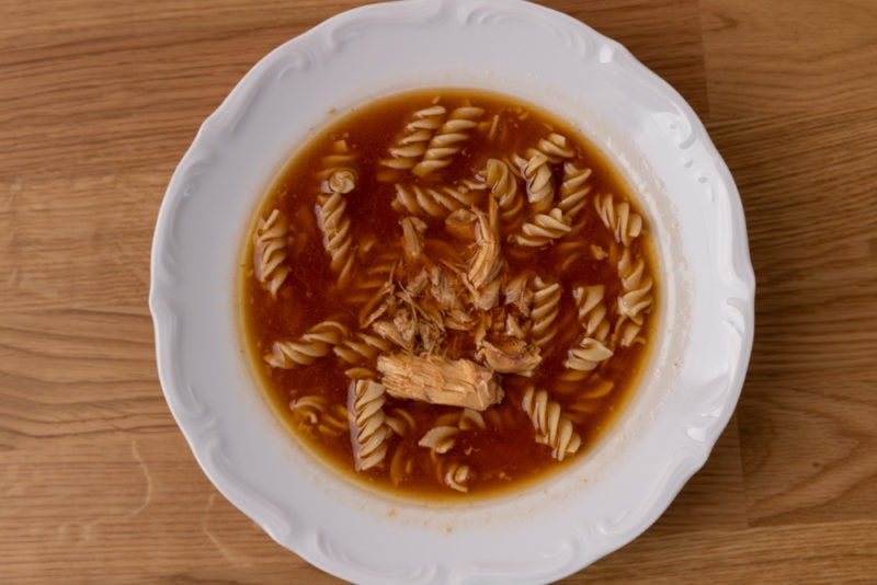 Tomato soup with chicken and pasta