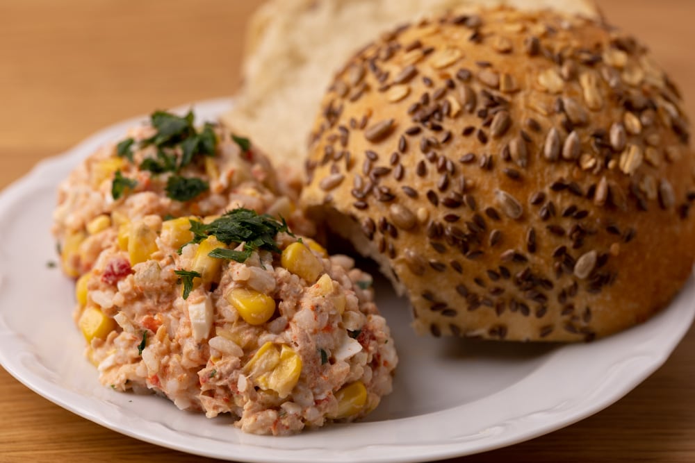 Tuna salad and bread