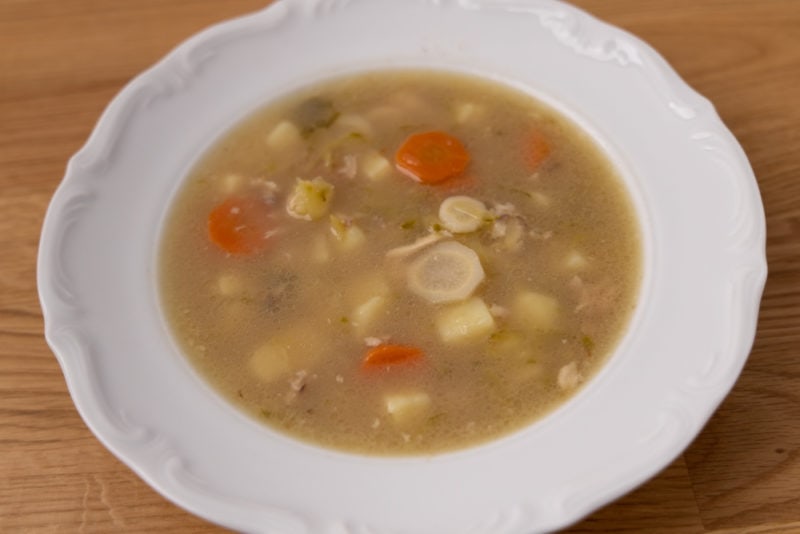 Vegetable soup based on chicken broth