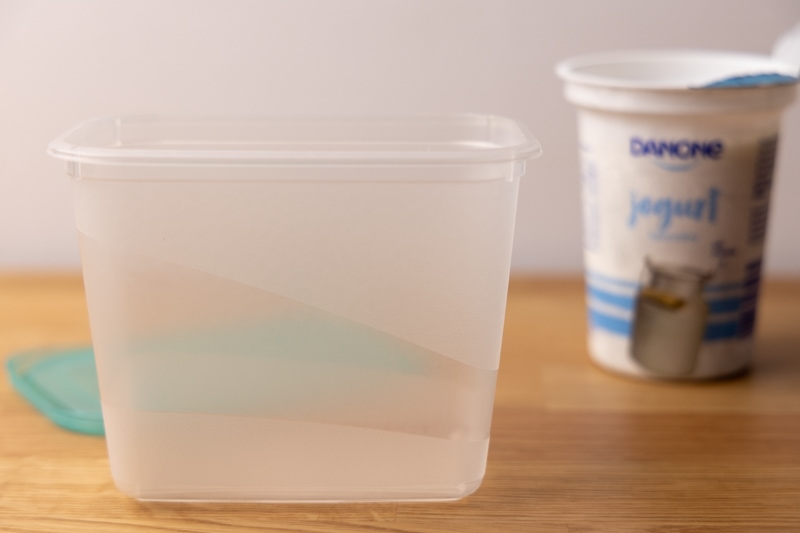 Yogurt container for freezing